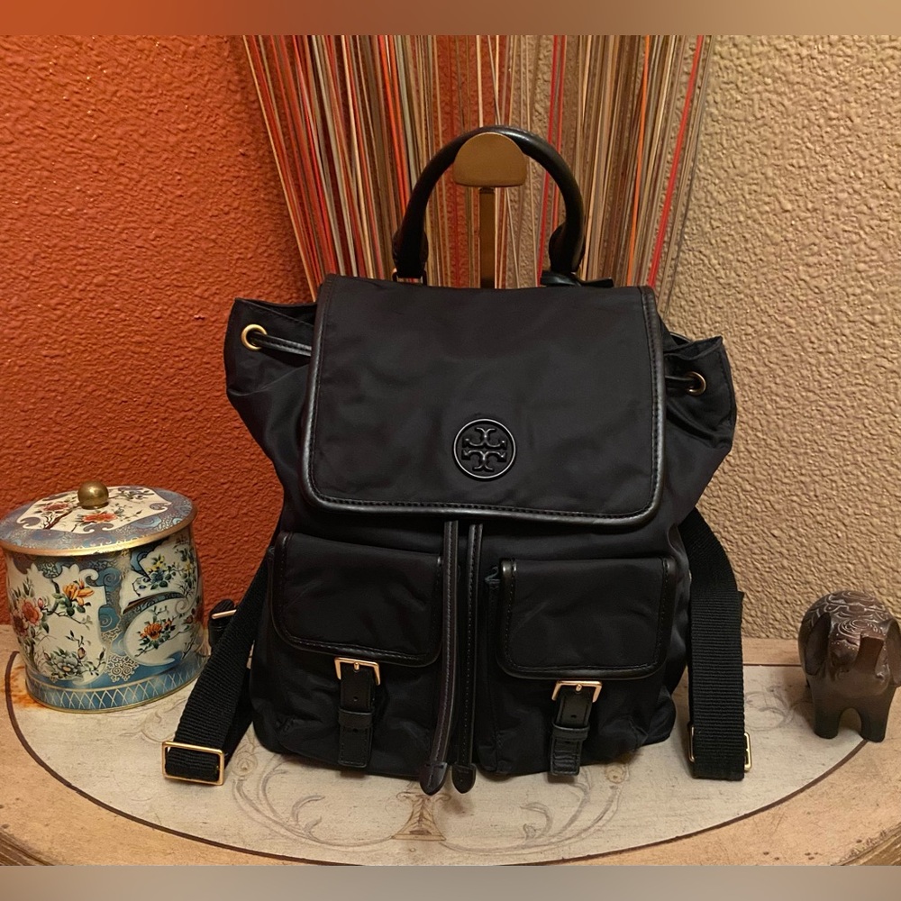 TORY BURCH- EUC Perry Black Nylon Quilted Green Interior Flap Cinched Backpack